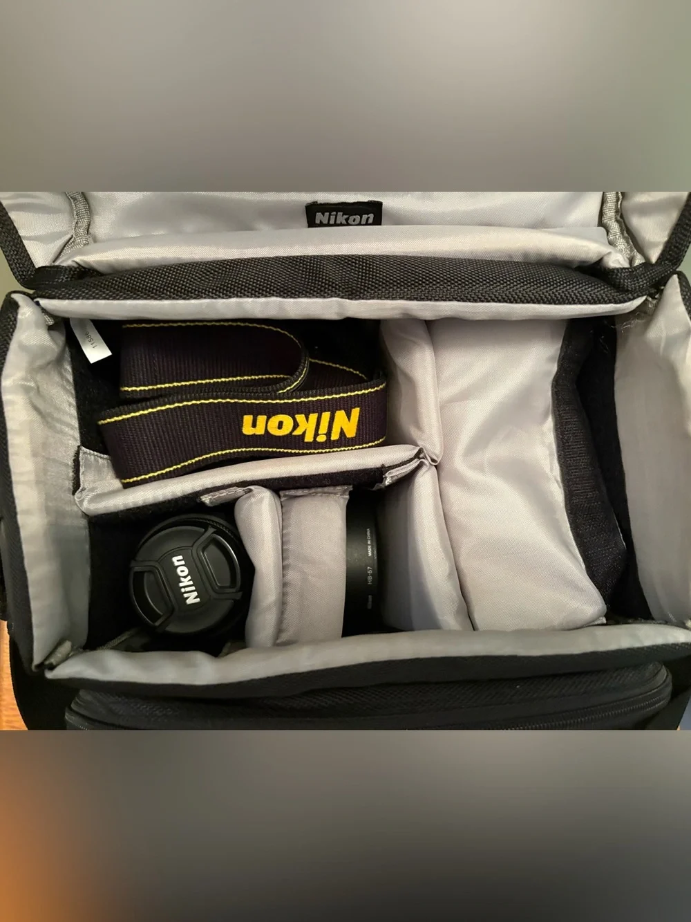 Nikon D5100 Camera Kit with Bag and zoom lens